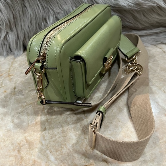 Michael by Michael Kors Bradshaw Medium Messenger Camera Bag Style New with Tags - Picture 4 of 16